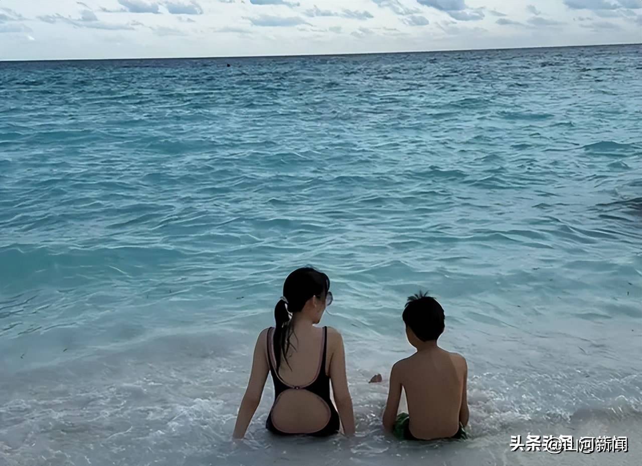 陈若仪晒泳装照41岁仍是少女身材开元棋牌林志颖一家五口度假妻子(图4)