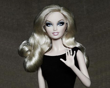 ·克拉姆版芭比娃娃问世开元棋牌试玩超模海蒂(图2)